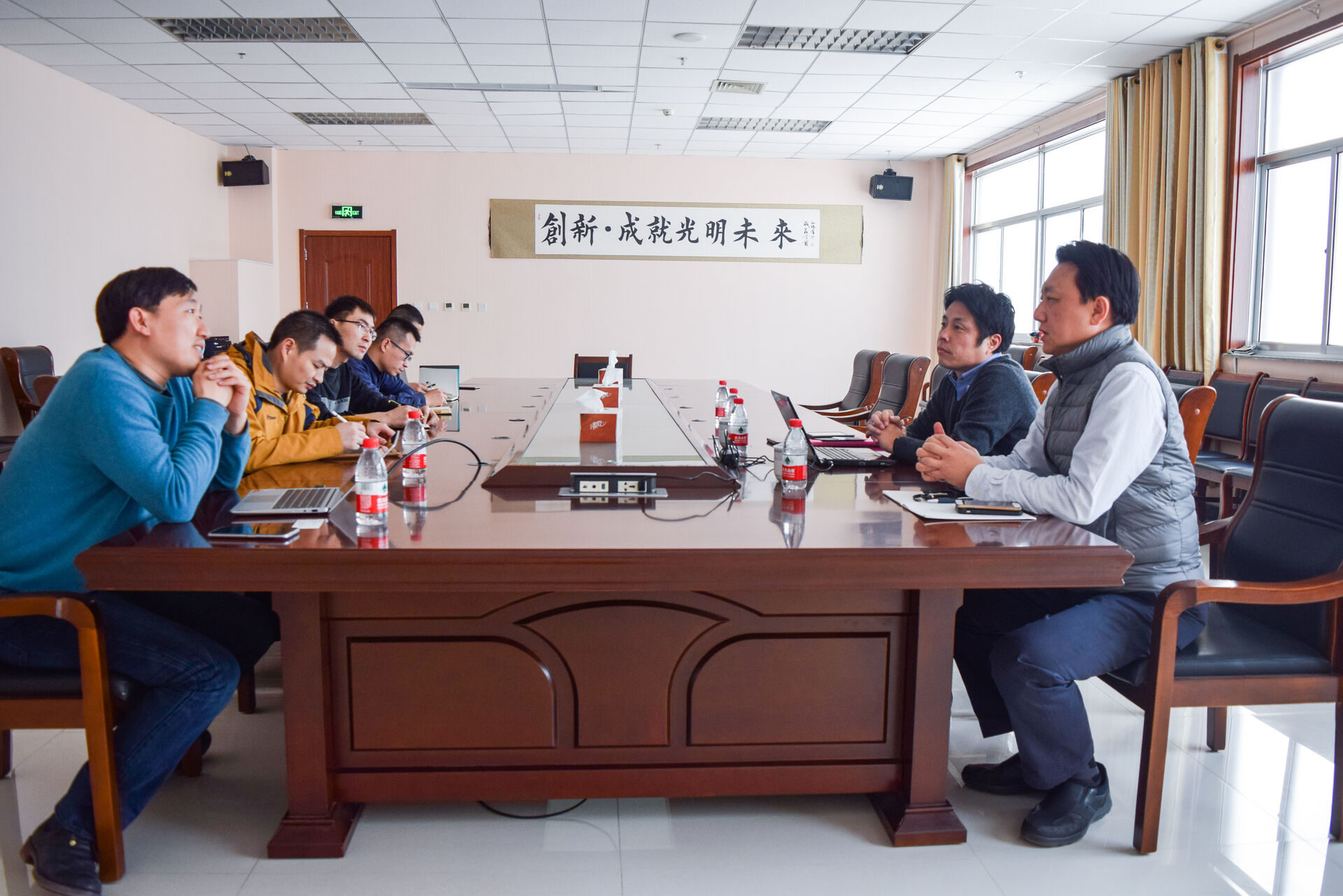 夏普激光(guāng)半導體(tǐ)事(shì)業(yè)部莅臨公司參觀